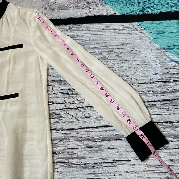 Victoria’s Secret Silk Button Down Blouse Ivory Black Size Small 2013 Rare Find! - Picture 14 of 15